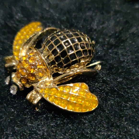 Brooches - Picture 5 of 6